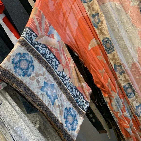 Gently used Spell Cherry blossom robe - s/m - Picture 4 of 6